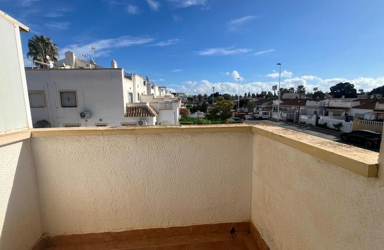 Resale - Villa - Torrevieja