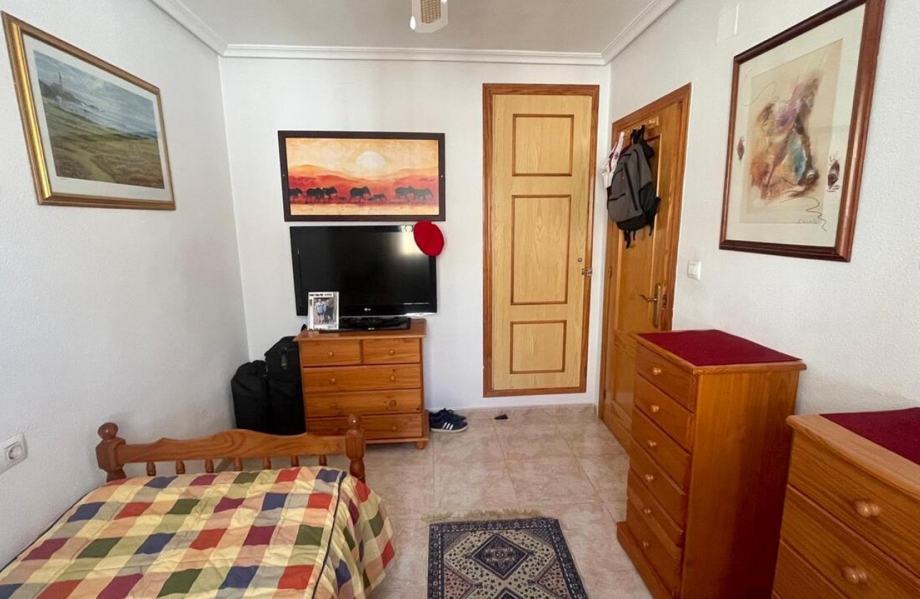 Resale - Villa - Torrevieja