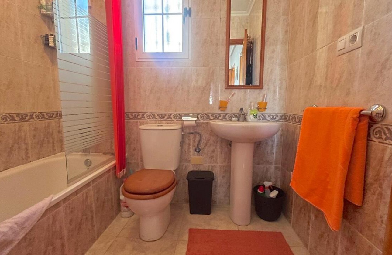 Resale - Villa - Torrevieja