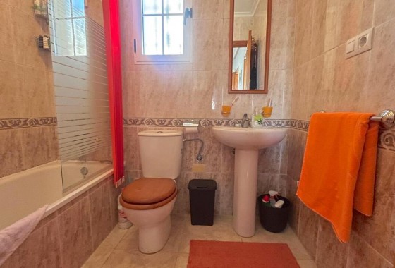 Resale - Villa - Torrevieja