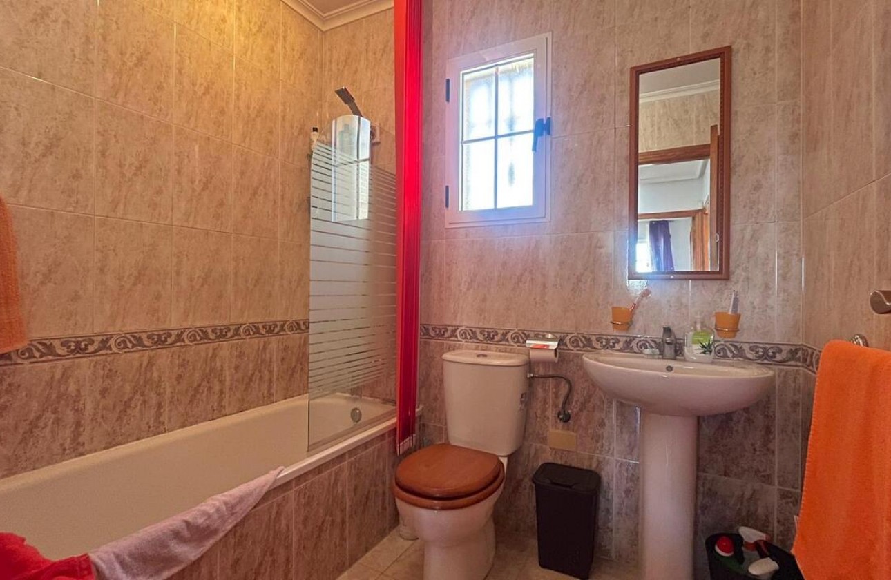 Resale - Villa - Torrevieja