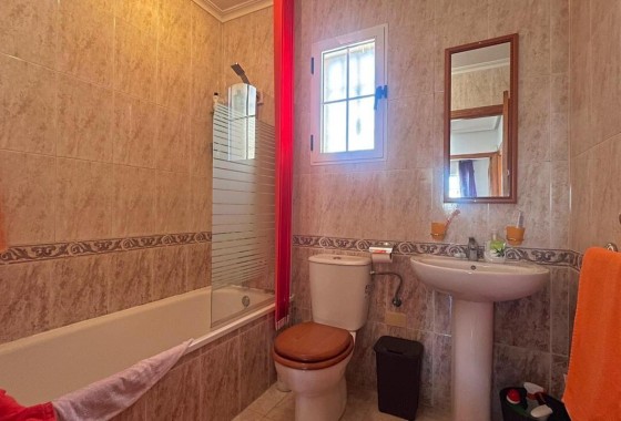 Resale - Villa - Torrevieja