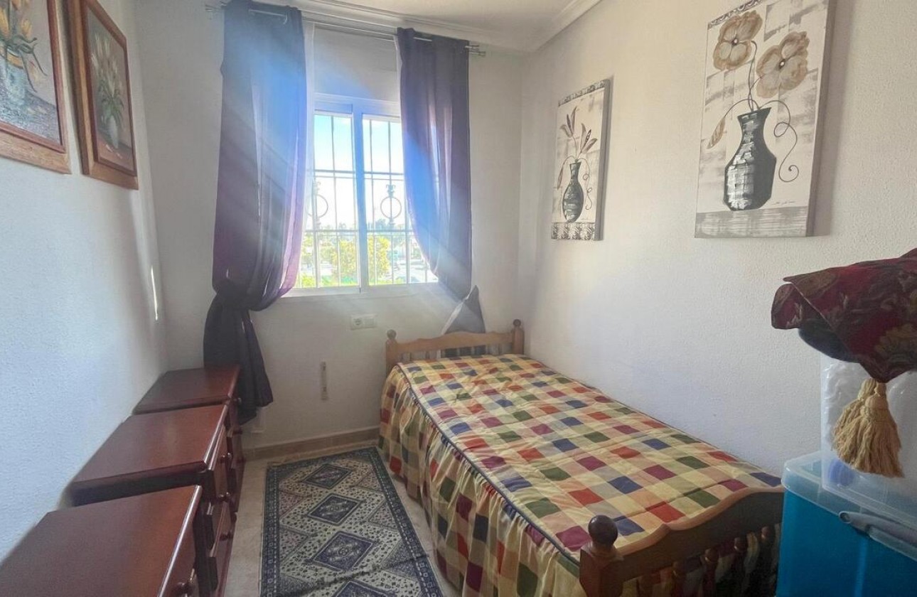 Resale - Villa - Torrevieja