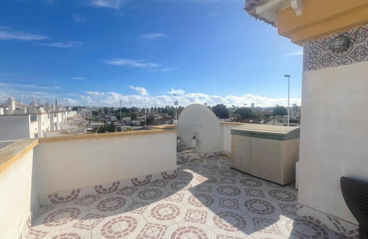 Resale - Villa - Torrevieja