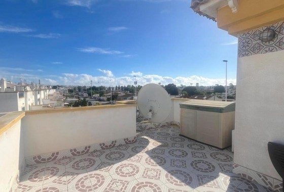 Resale - Villa - Torrevieja