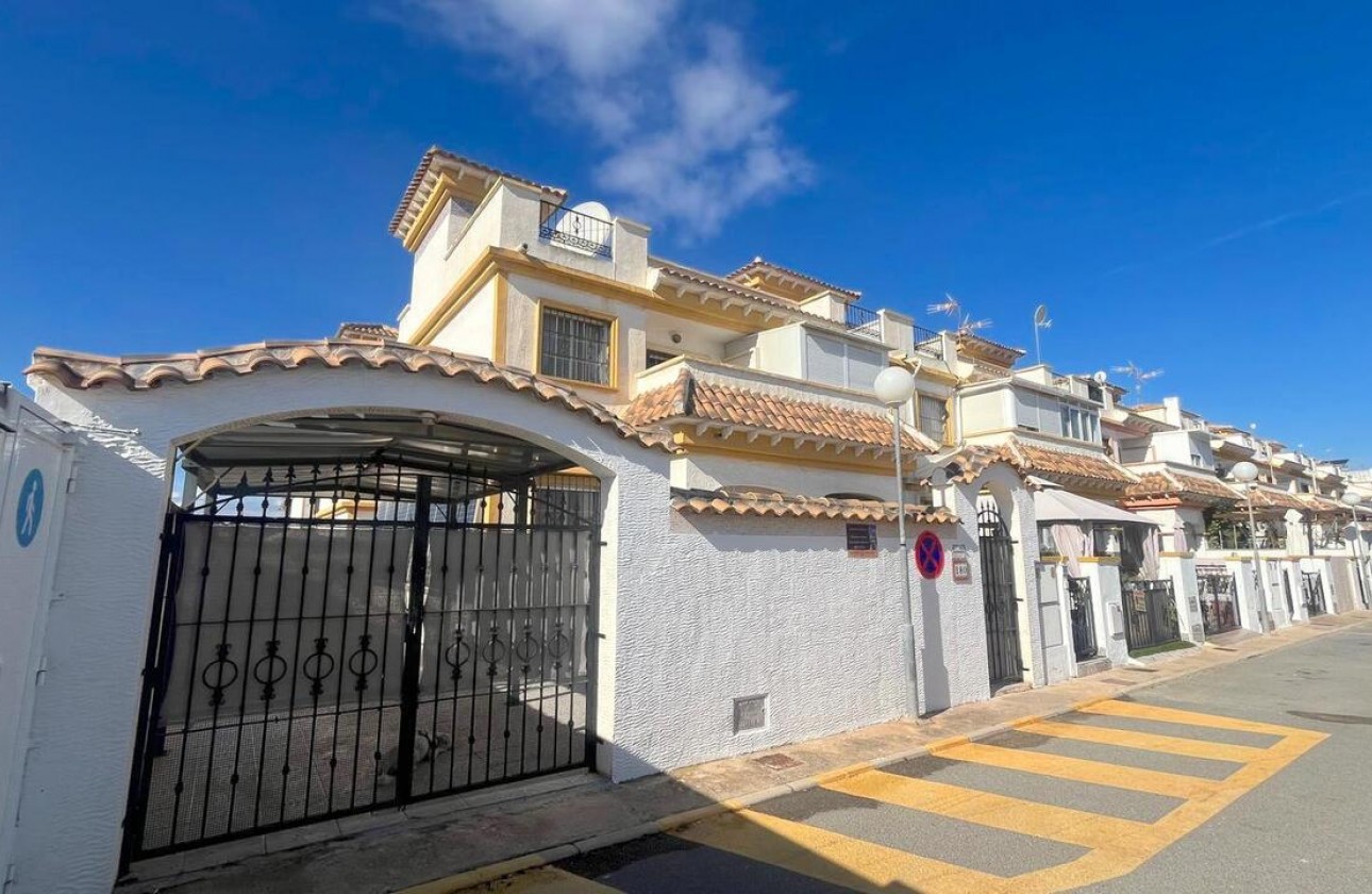 Resale - Villa - Torrevieja