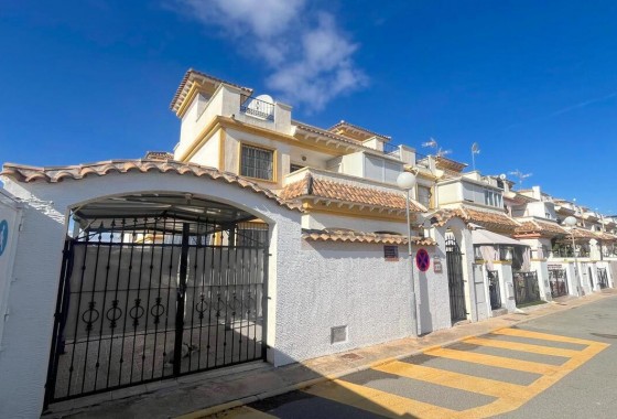 Resale - Villa - Torrevieja