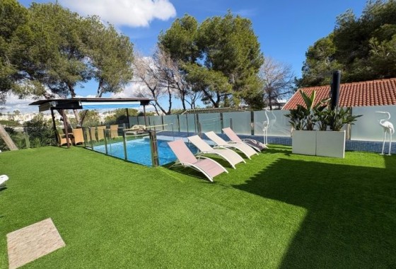 Resale - Villa - Orihuela Costa
