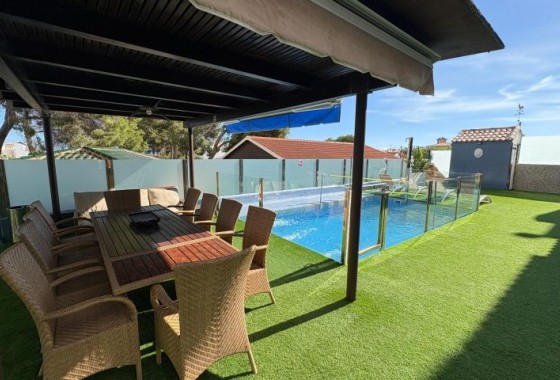 Resale - Villa - Orihuela Costa