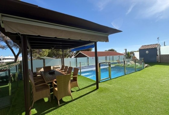 Resale - Villa - Orihuela Costa