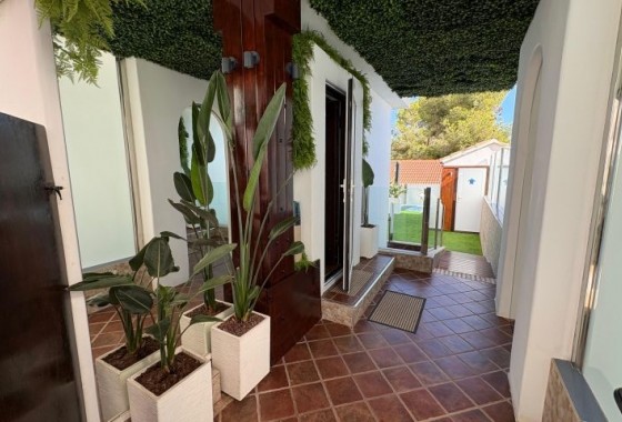 Resale - Villa - Orihuela Costa