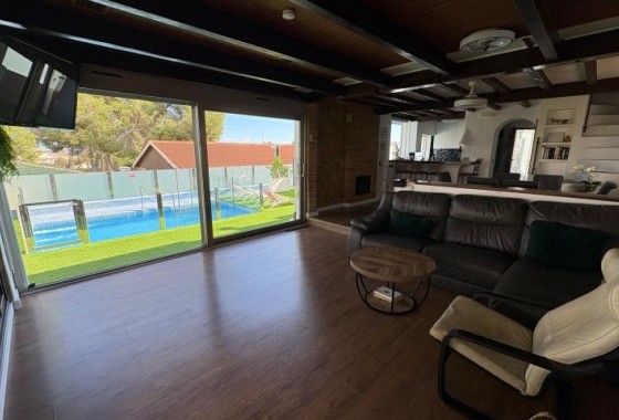 Resale - Villa - Orihuela Costa