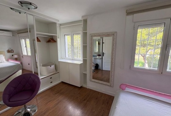 Resale - Villa - Orihuela Costa