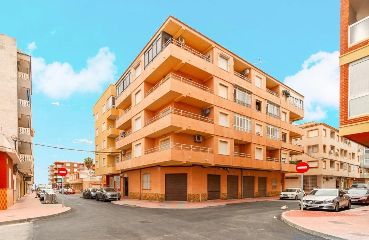 Resale - Apartment / flat - Torrevieja - Playa de los Naufragos