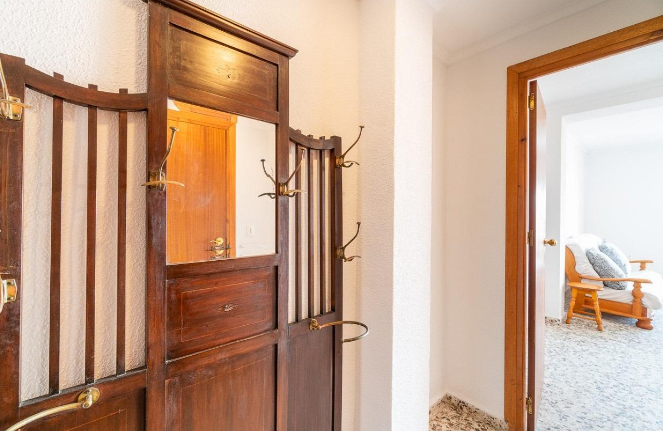 Resale - Apartment / flat - Torrevieja - Playa de los Naufragos