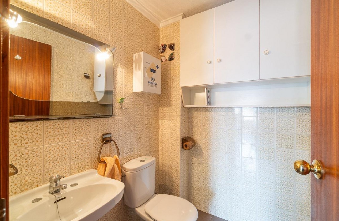 Resale - Apartment / flat - Torrevieja - Playa de los Naufragos