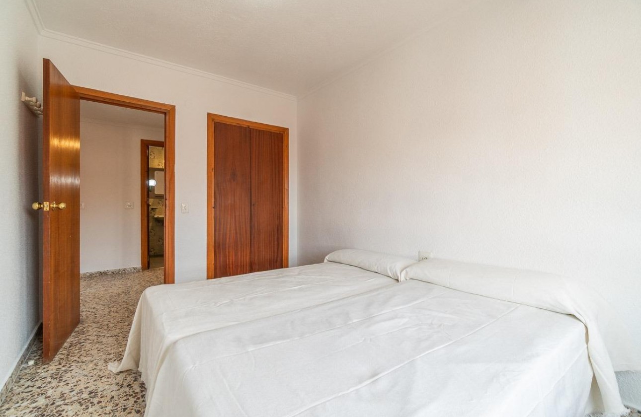 Resale - Apartment / flat - Torrevieja - Playa de los Naufragos