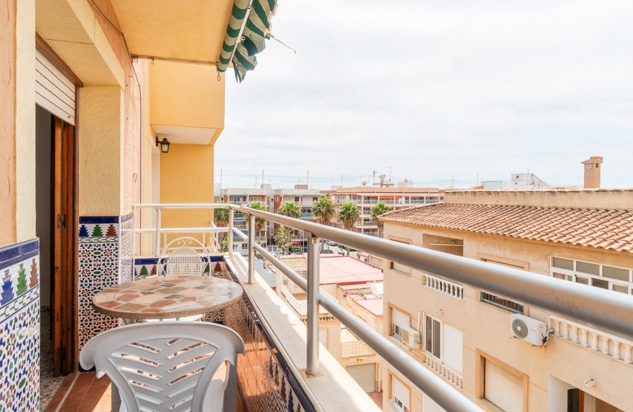 Resale - Apartment / flat - Torrevieja - Playa de los Naufragos