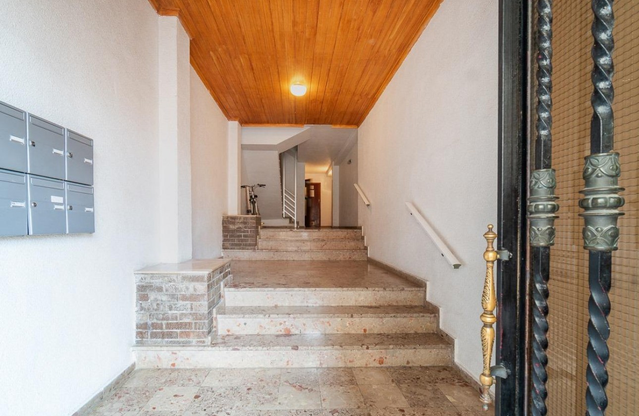 Resale - Apartment / flat - Torrevieja - Playa de los Naufragos