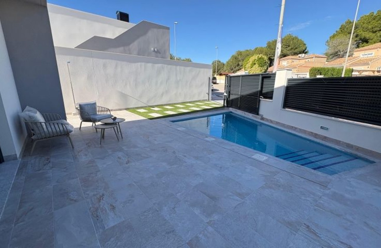 Resale - Villa - Pinar de Campoverde