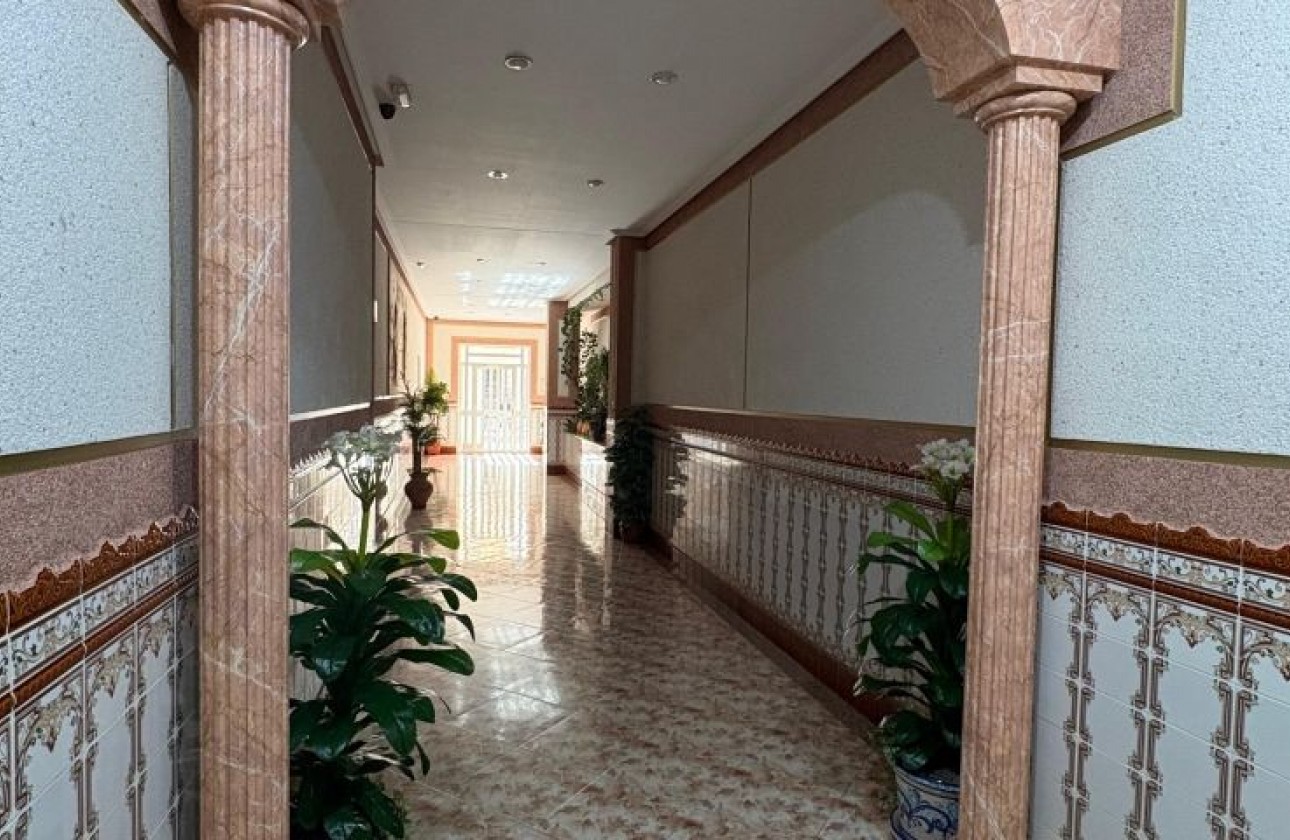 Resale - Apartment / flat - Torrevieja - torrevieja