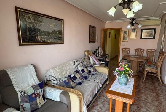 Resale - Apartment / flat - Torrevieja - torrevieja