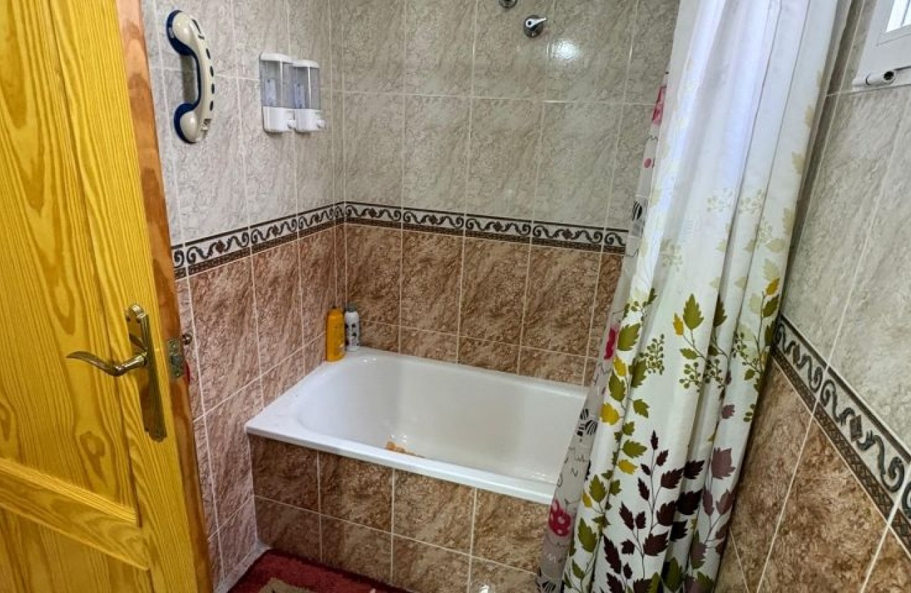 Resale - Apartment / flat - Torrevieja - torrevieja