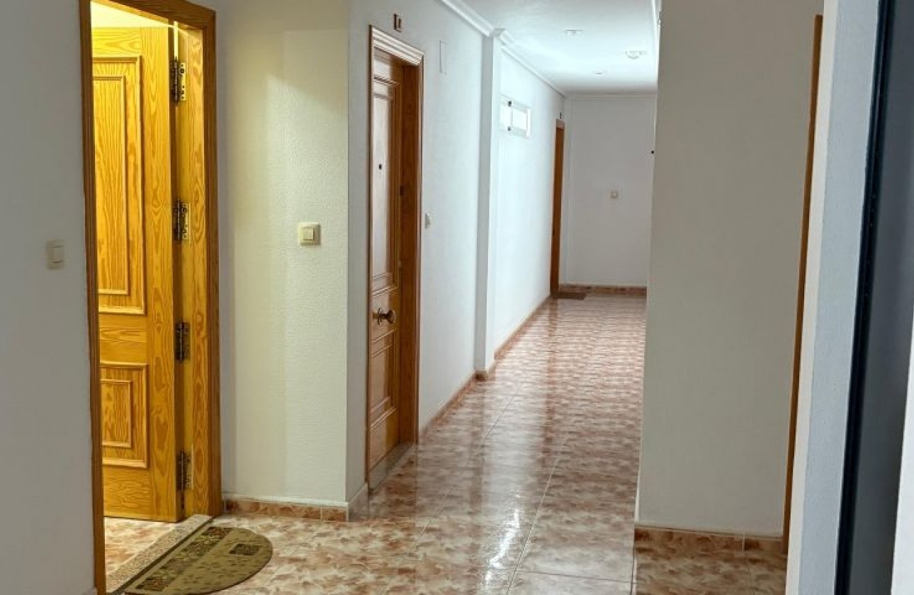 Resale - Apartment / flat - Torrevieja - torrevieja