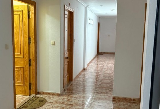 Resale - Apartment / flat - Torrevieja - torrevieja