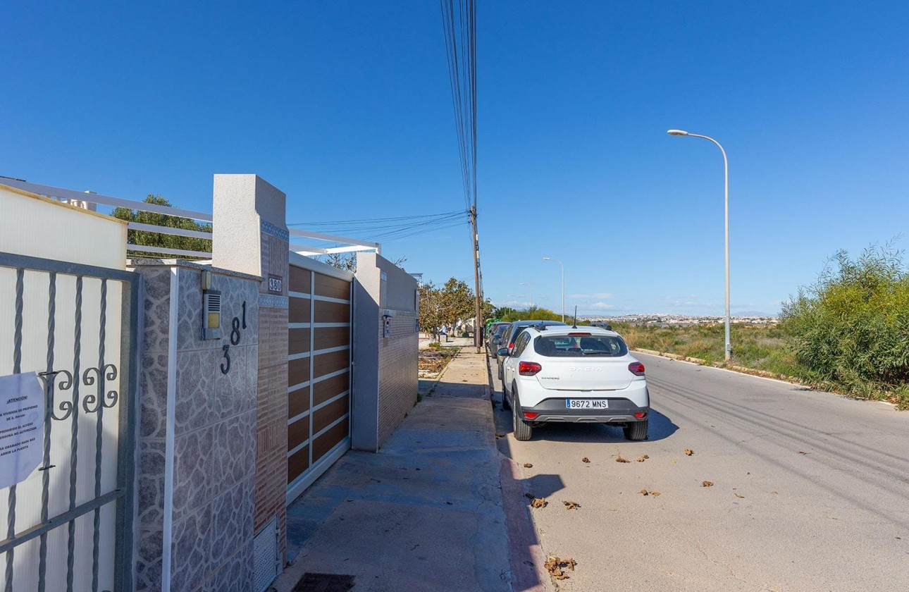 Resale - Bungalow - Torrevieja - La Siesta - El Salado - Torreta