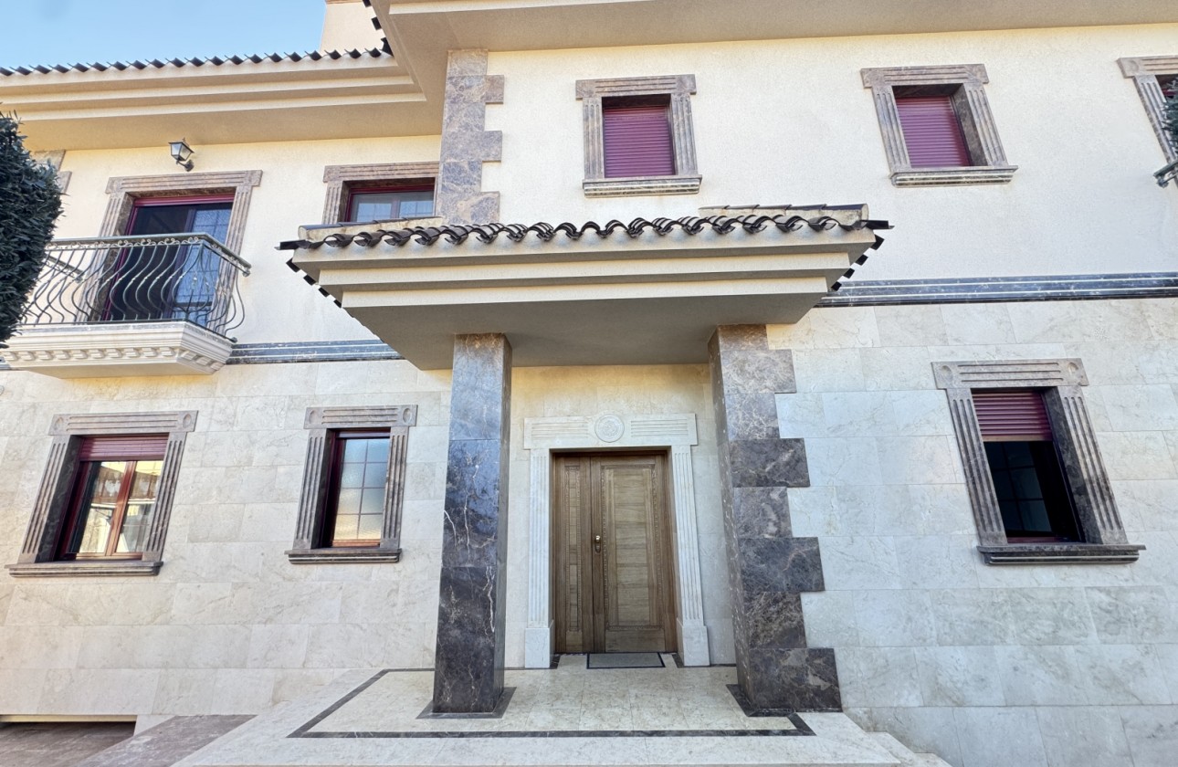 Resale - Villa - Cabo Roig