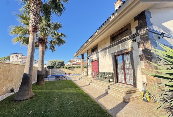 Resale - Villa - Cabo Roig