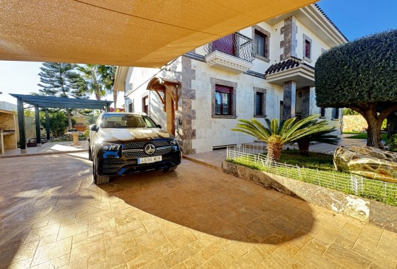 Resale - Villa - Cabo Roig