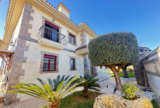 Resale - Villa - Cabo Roig