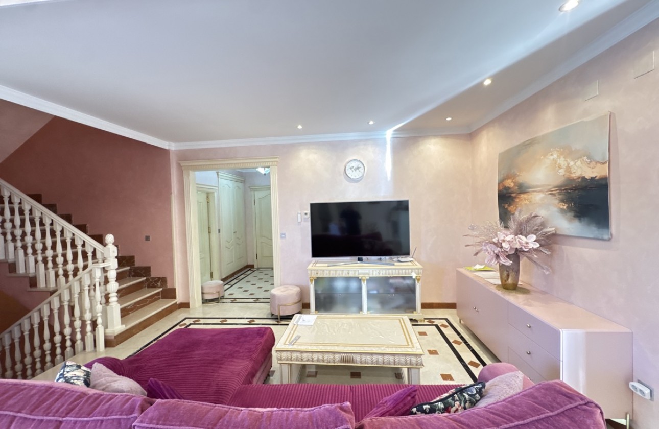 Resale - Villa - Cabo Roig