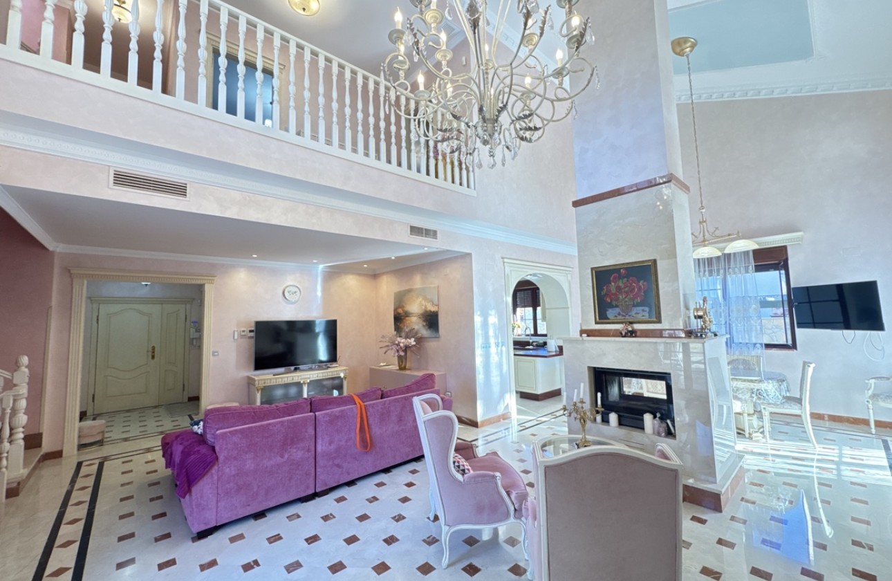 Resale - Villa - Cabo Roig