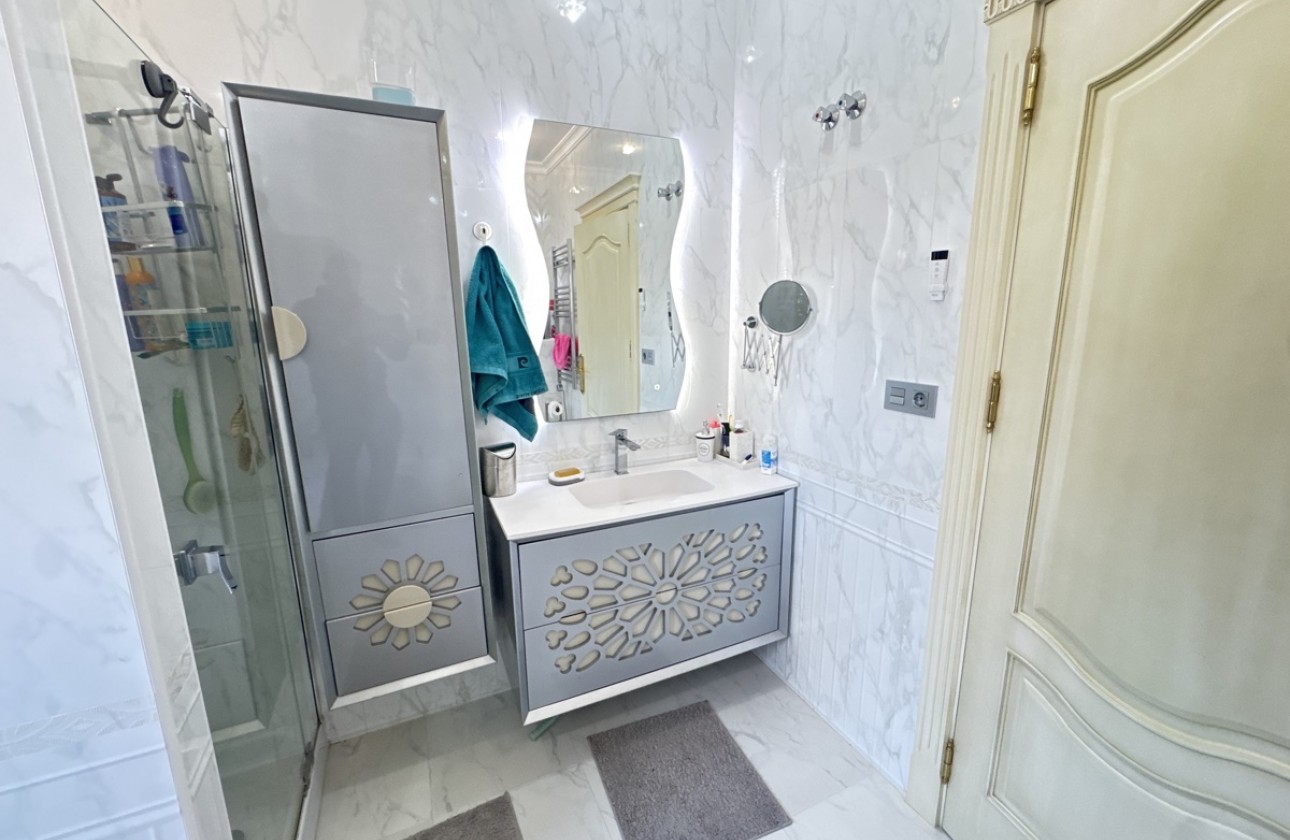 Resale - Villa - Cabo Roig