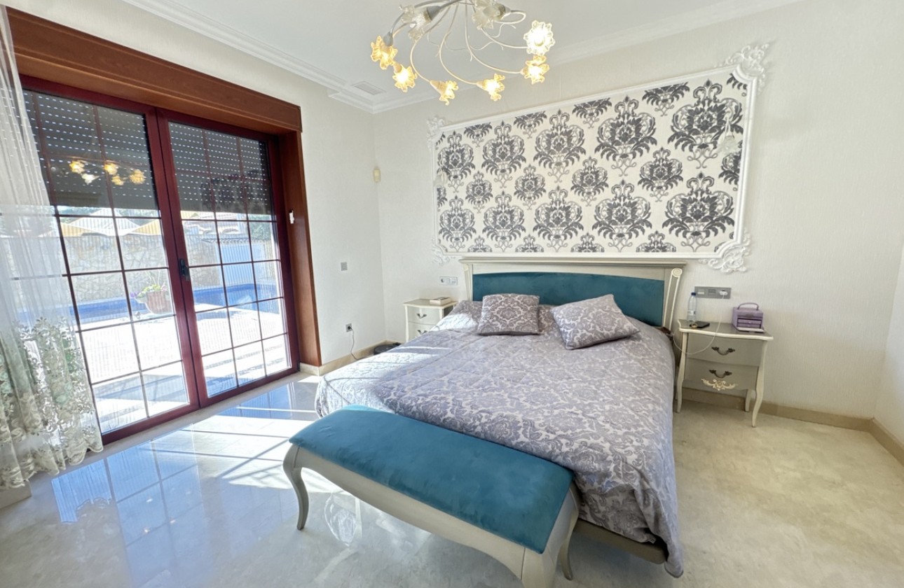 Resale - Villa - Cabo Roig