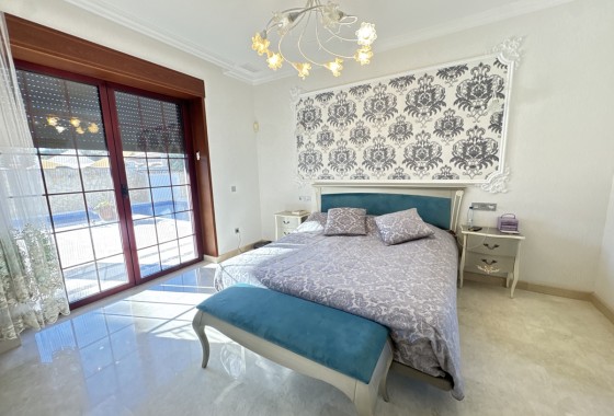 Resale - Villa - Cabo Roig