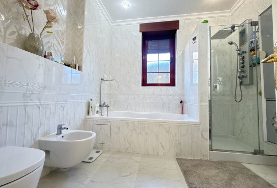 Resale - Villa - Cabo Roig