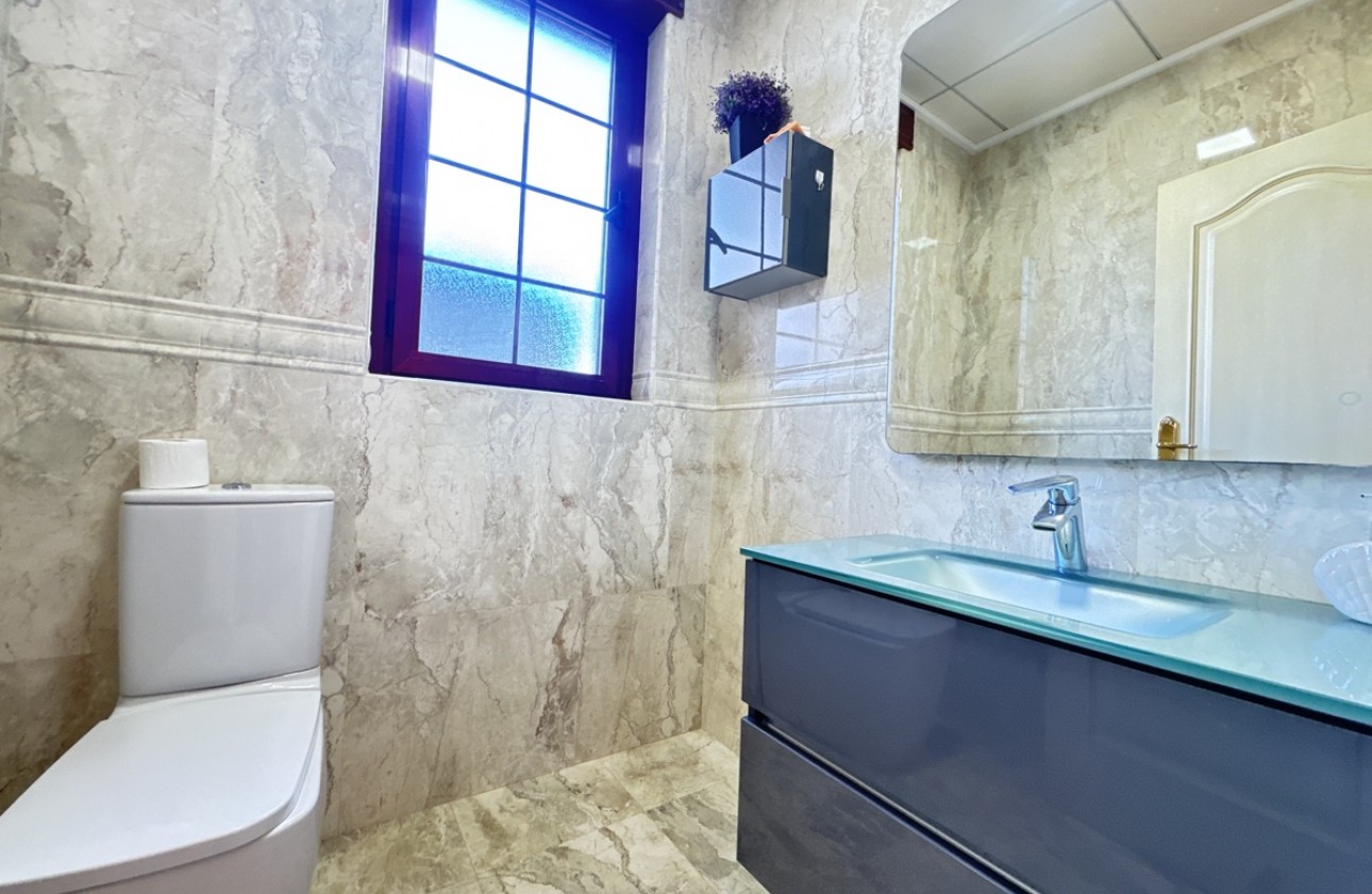 Resale - Villa - Cabo Roig