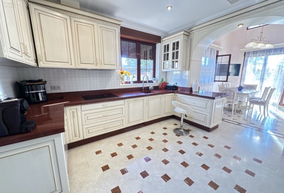 Resale - Villa - Cabo Roig