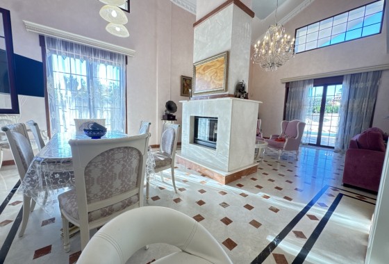 Resale - Villa - Cabo Roig