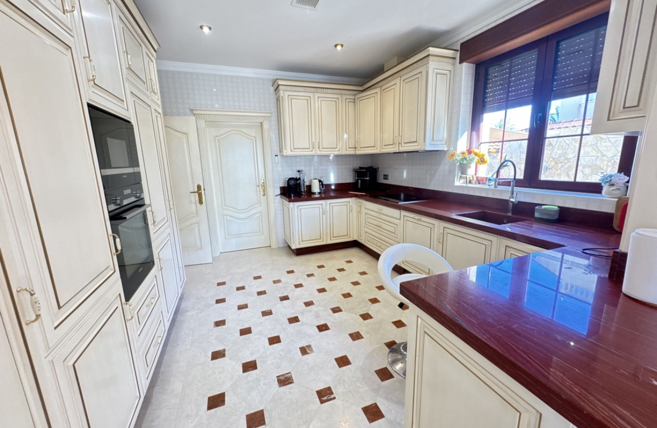 Resale - Villa - Cabo Roig