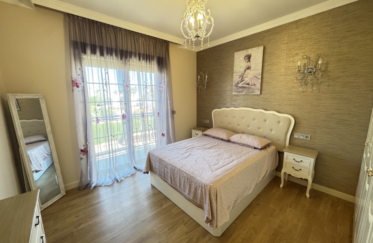 Resale - Villa - Cabo Roig