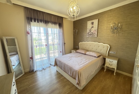 Resale - Villa - Cabo Roig