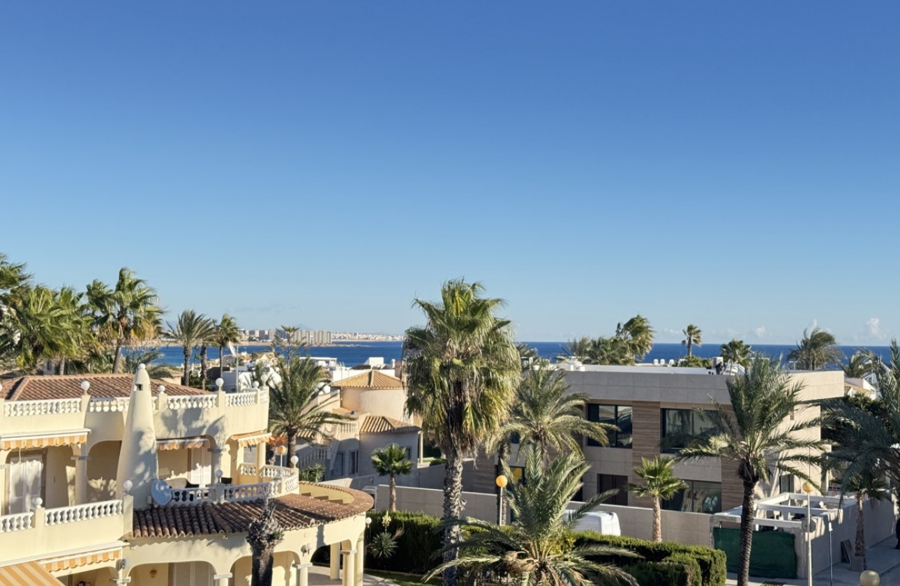 Resale - Villa - Cabo Roig