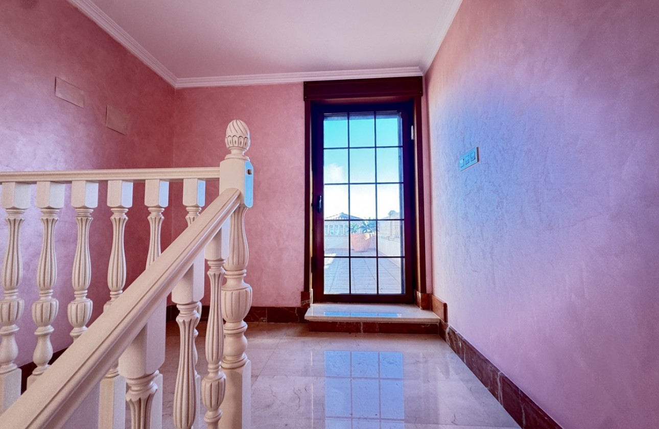 Resale - Villa - Cabo Roig