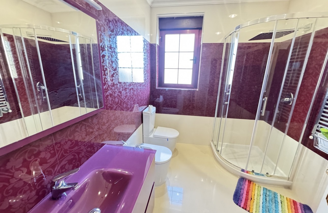 Resale - Villa - Cabo Roig