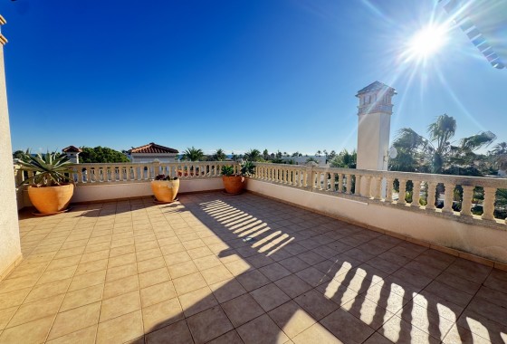 Resale - Villa - Cabo Roig